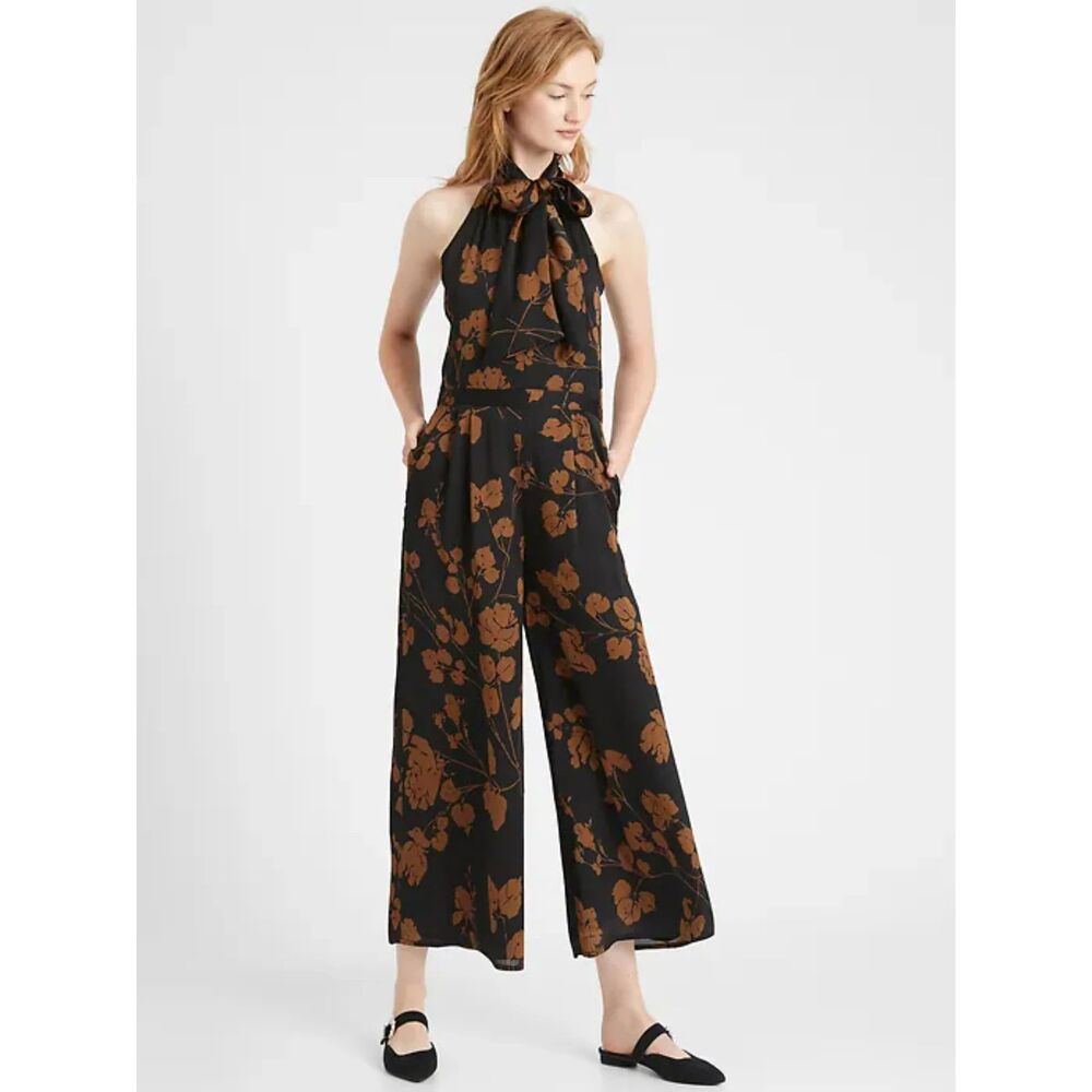 Banana Republic Halter Jumpsit with a tie and a belt - size L